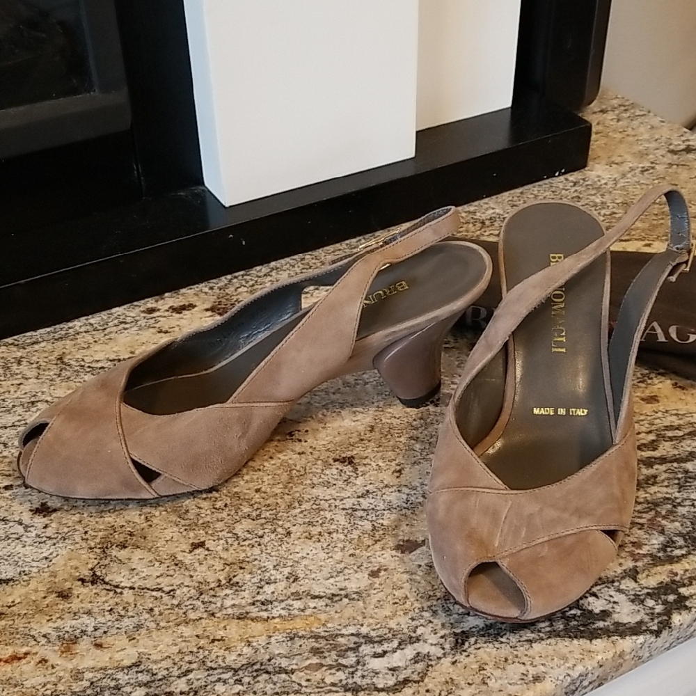 BRUNO MAGLI Vintage Y2K Suede Peep Toe Sling Back Heels Taupe 7.5 NWT